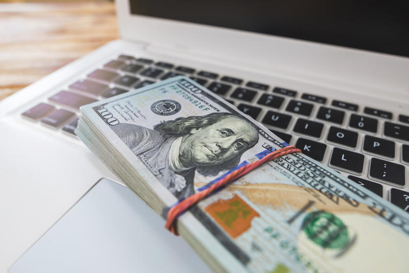 dolari-computer, Foto: Dreamstime