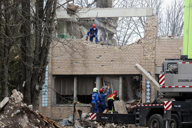 Ruinele unui colegiu din Rjisciv dupa atacul cu drone al rusilor , Foto: Tarasov Volodymyr/Ukrinform/ABACA / Abaca Press / Profimedia
