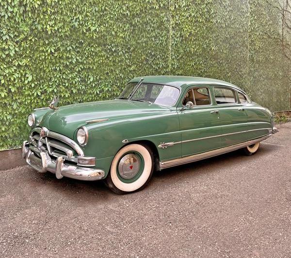 Automobil Hudson Hornet, S.U.A., 1951, prima mașină înscrisă la cursele NASCAR, piesă rară, de colecție, Foto: artmark.ro