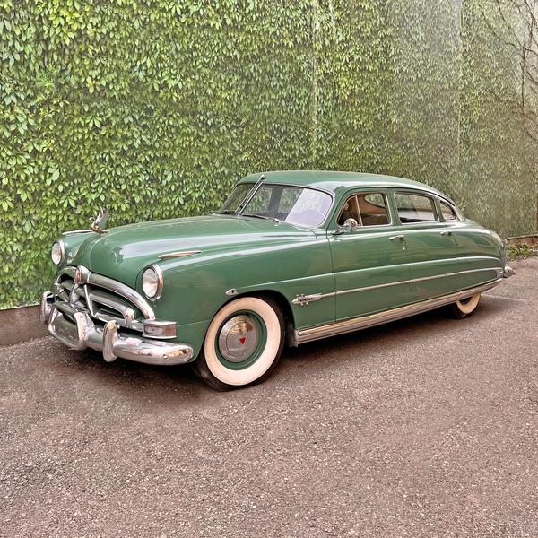 Automobil Hudson Hornet, S.U.A., 1951, prima mașină înscrisă la cursele NASCAR, piesă rară, de colecție, Foto: artmark.ro