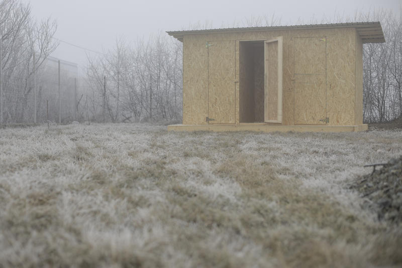 Toaleta in curte, Foto: INQUAM Photos / Octav Ganea