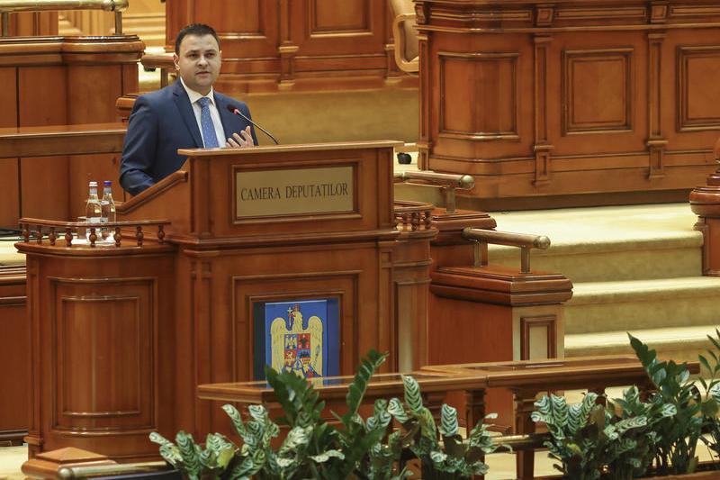 Deputatul PSD Daniel Suciu la tribuna Camerei Deputaților, Foto: Inquam Photos / Sabin Cirstoveanu