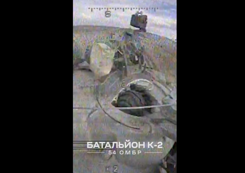 Comandantul rus a lasat trapa deschisa, o idee proasta, Foto: Captura video - Ukraine Weapons Tracker