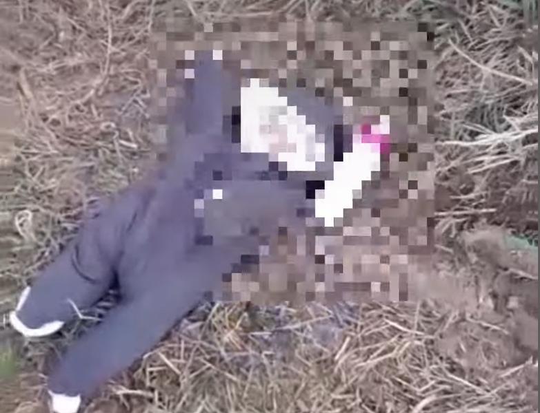 Bebelus abandonat pe un camp din judetul Sibiu, Foto: Captura video