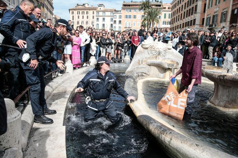 Activistii in Piazza di Spagna, Foto: Cecilia Fabiano/LaPresse / Shutterstock Editorial / Profimedia