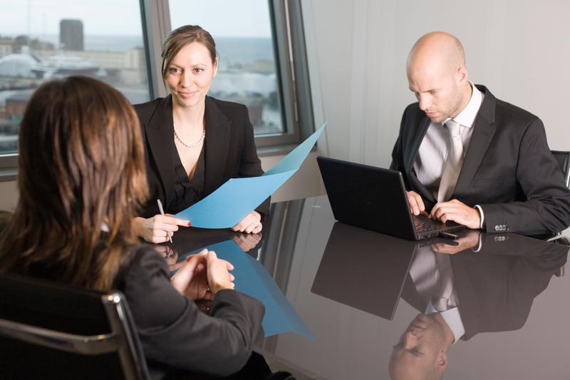 Bancheri alaturi de client, Foto: Adam G. Gregor / Alamy / Alamy / Profimedia