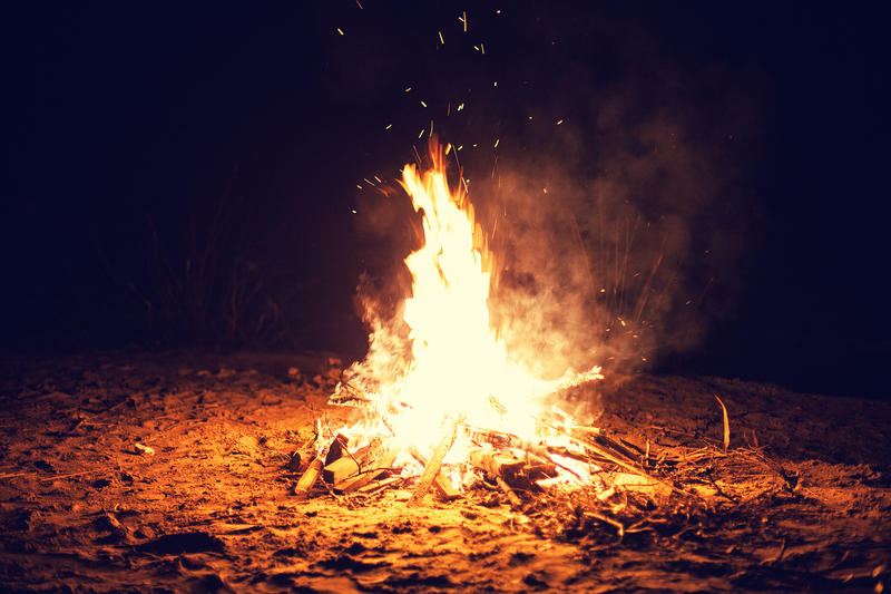 Focurile din Joia Mare, Foto: Fotovika | Dreamstime.com