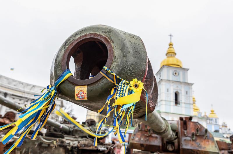 Un tanc rusesc ars expus in Kiev, in timp ce rușii își axează atenția și forțele spre estul tarii, Foto: Dominika Zarzycka/SOPA Images / Shutterstock Editorial / Profimedia