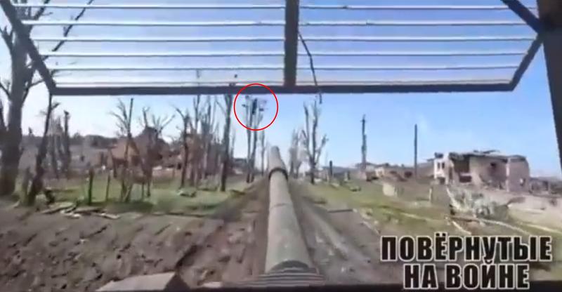 Tancul rusesc a fost lovit in partea sa frontala, Foto: Captura video - OSINTTechnical