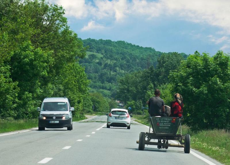 Căruță în trafic, Foto: Bogdanel Vacarciuc / Dreamstime.com