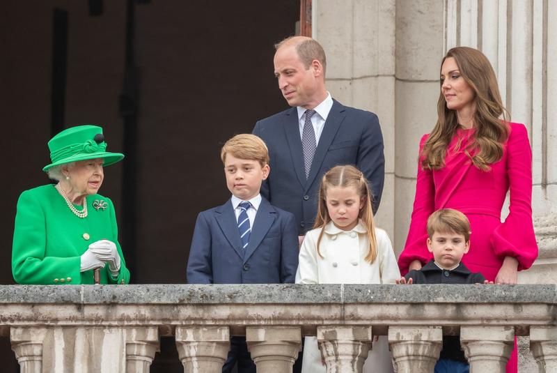 Regina Elisabeta a II-a, alături de ​prinţul William și familia sa, Foto: i-Images / Eyevine / Profimedia