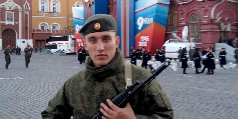 Nikolai, fiul lui Dmitri Peskov, în uniformă militară în Piața Roșie din Moscova, Foto: east2west news / WillWest News / Profimedia