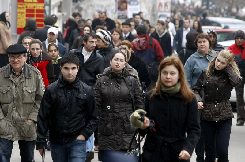 Oameni pe stradă în București, Foto: Viorel Dudau | Dreamstime.com