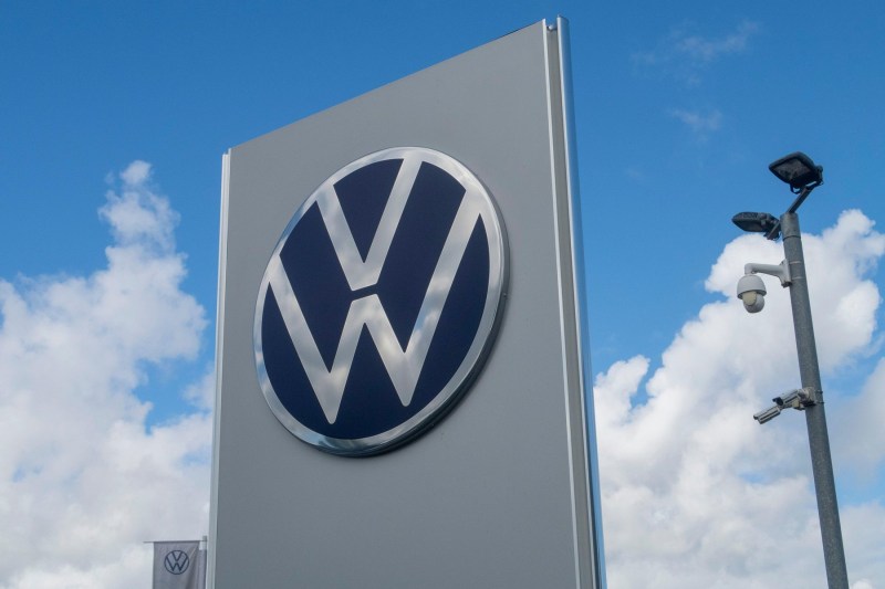 Prețul acțiunilor Volkswagen scade după anunțarea unui parteneriat cu americanii de la Rivian