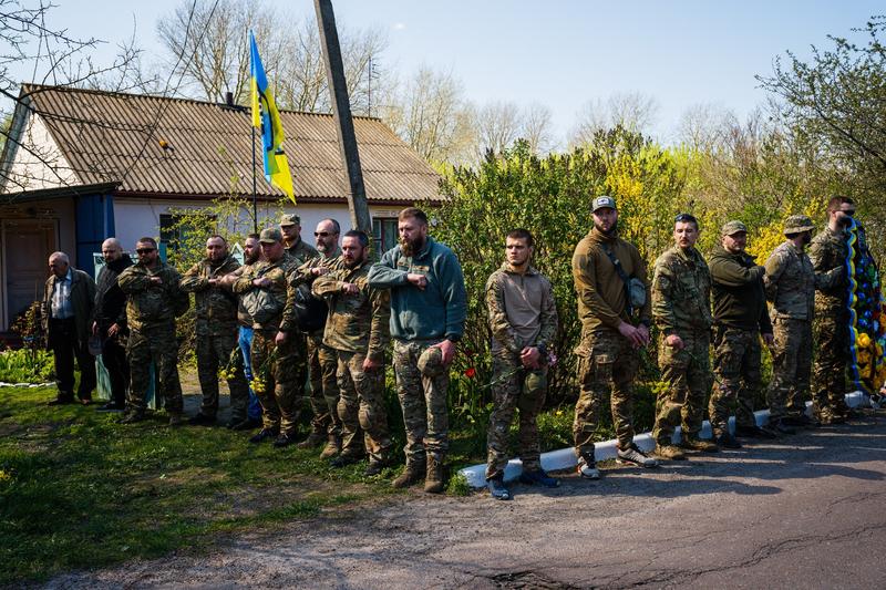 Militari ai Regimentului Azov la inmormantarea unui camarad al lor, Foto: Dimitar DILKOFF / AFP / Profimedia