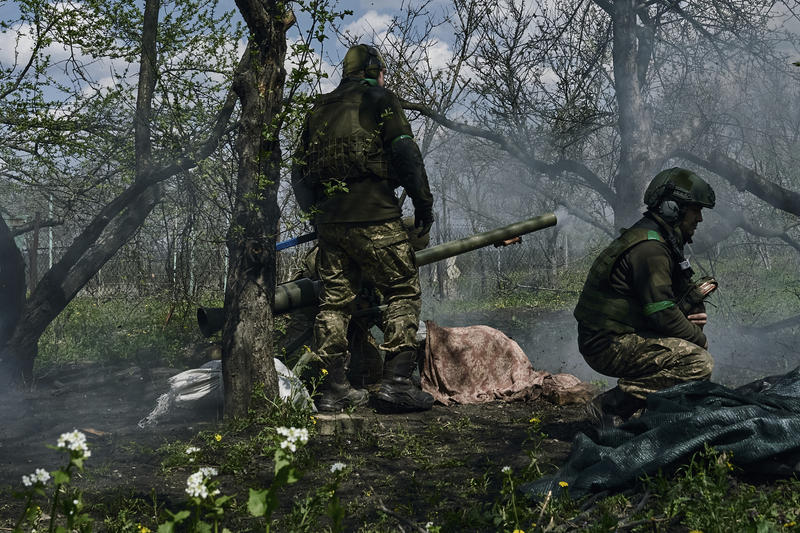 Soldați ucraineni din zona orașului Bahmut, Foto: LIBKOS / AP / Profimedia