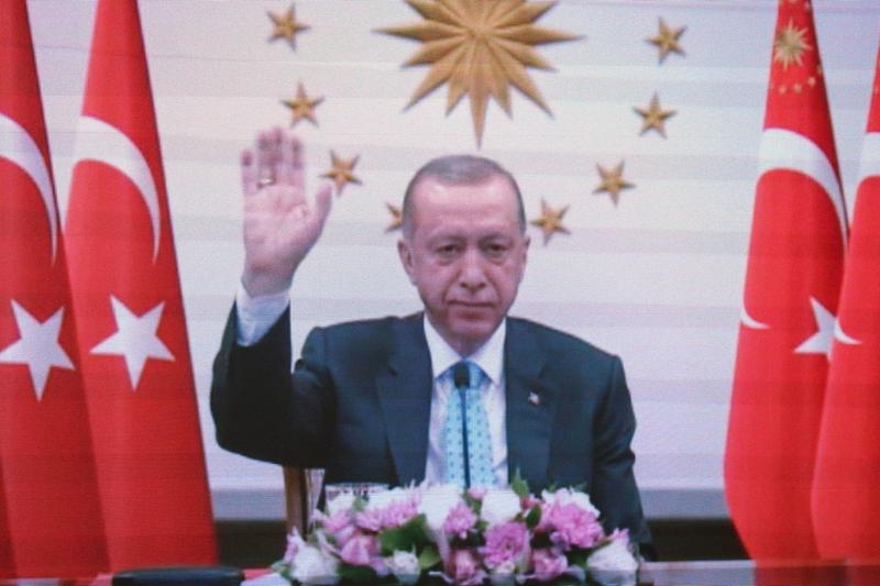 Erdogan, suferind de probleme stomacale, în prima apariție la televizor după anularea evenimentelor de campanie, Foto: TASS / ddp USA / Profimedia