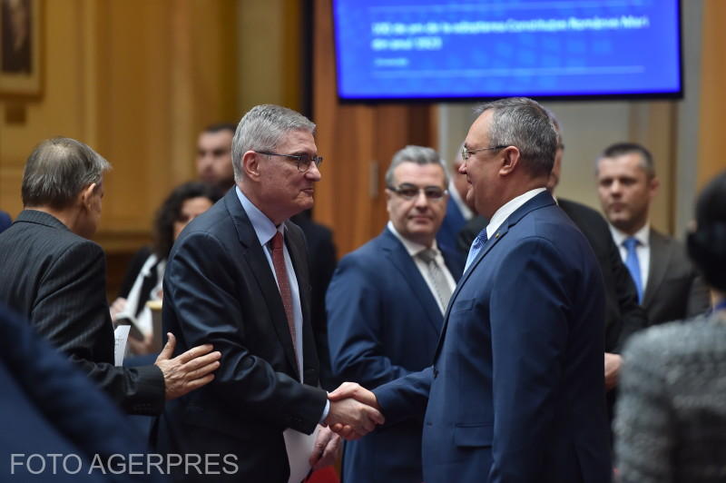 Daniel Dăianu și Nicolae Ciucă, Foto: AGERPRES