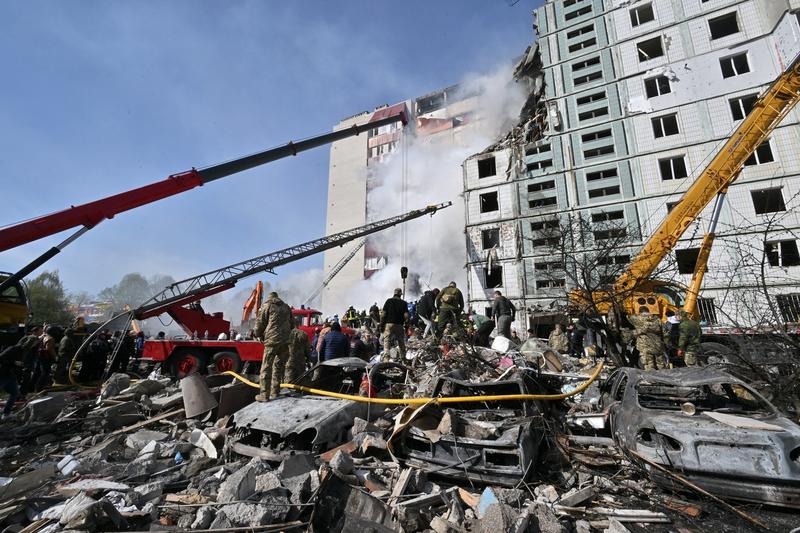 Un bloc din orașul Uman a fost lovit de o rachetă rusească, Foto: Sergei SUPINSKY / AFP / Profimedia