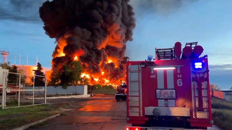 Incendiul de la rezervoarele rusesti de combustibil din Sevastopol, Foto: Sevastopol Governor Mikhail Razvozhaev telegram channel / AP / Profimedia