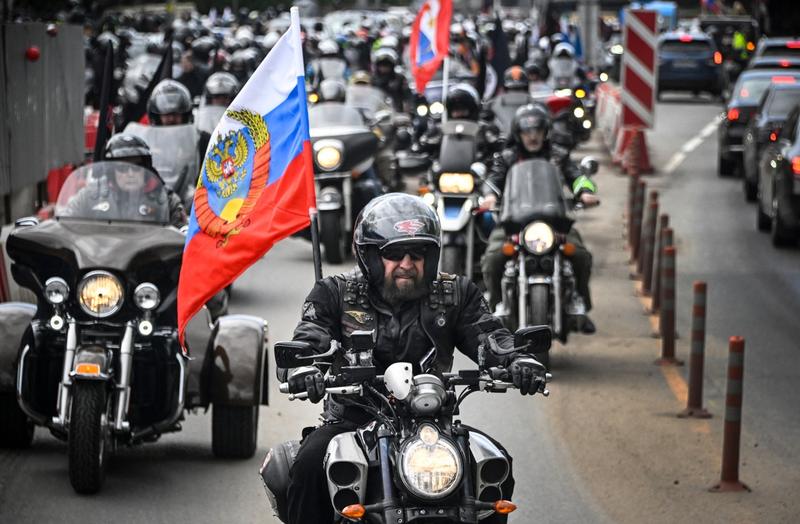 Motocicliștii ultranaționaliști loiali lui Putin de la clubul Lupii Nopții au plecat într-un miting patriotic până la berlin, Foto: Alexander NEMENOV / AFP / Profimedia