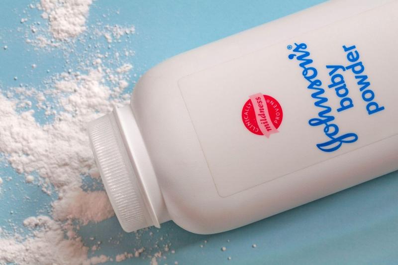 Pudră de talc Johnson&Johnson, Foto: Carolyn Jenkins / Alamy / Alamy / Profimedia