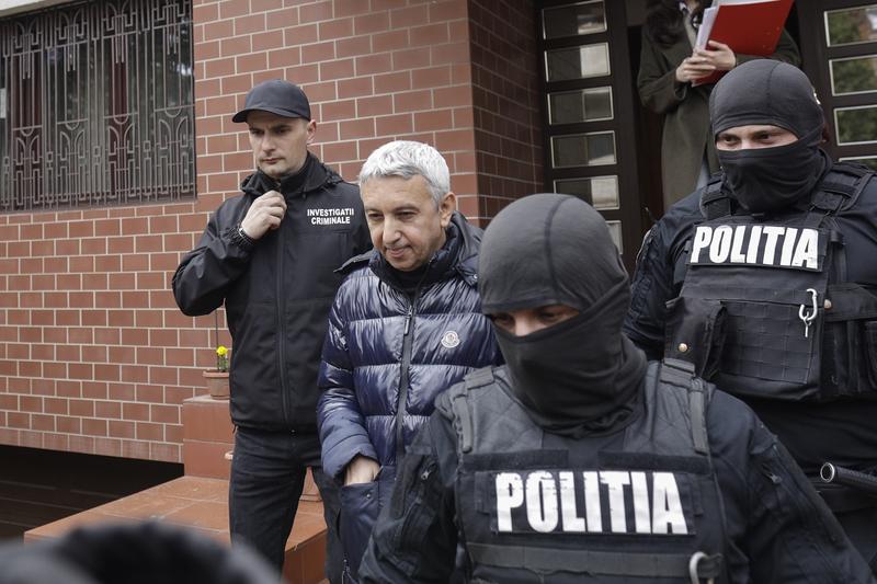 Dan Diaconescu, ridicat de poliție, Foto: INQUAM Photos / Octav Ganea