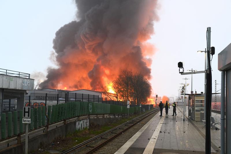 Incendiu de proporţii la Hamburg, Foto: Jonas Walzberg / AFP / Profimedia