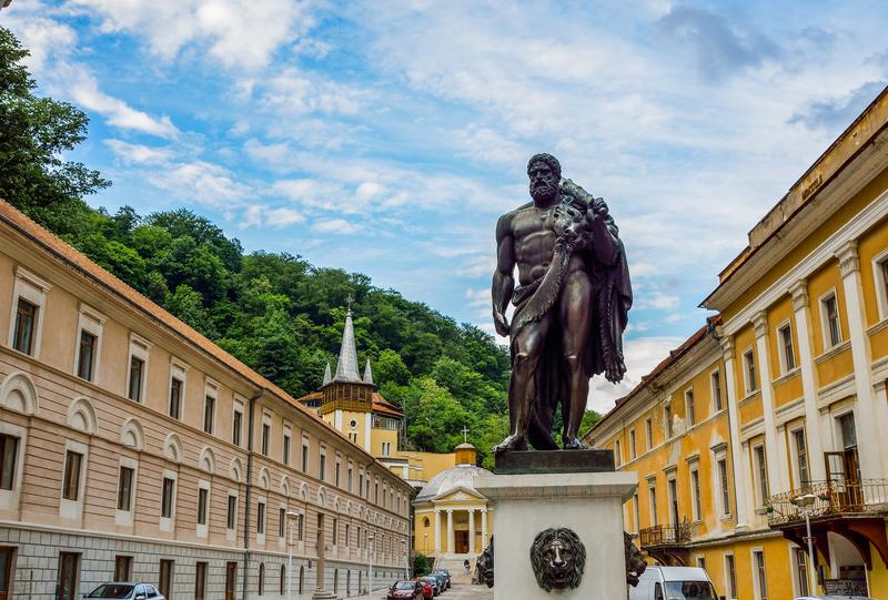 Orașul Băile Herculane are doar 3787 de locuitori conform datelor de la recensământ, Foto: Shutterstock