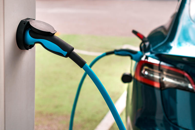 Stație de încărcare , Foto: © Stevanovicigor | Dreamstime.com