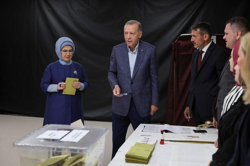 Președintele turc Recep Tayyip Erdogan și soția sa Emine au votat la Istanbul, Foto: Umit Bektas / AP / Profimedia