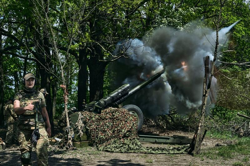 Tun ucrainean în acțiune pe frontul din Bahmut, Foto: LIBKOS / AP / Profimedia