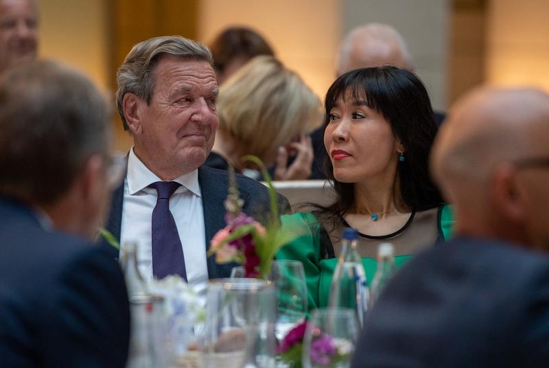 Gerhard Schröder și soția sa Soyeon Schröder-Kim, Foto: Christophe Gateau / AFP / Profimedia