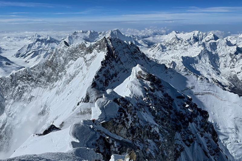 Alpinistul nepalez Kami Rita Sherpa a ajuns pe 17 mai pentru a 27-a oară pe vârful Everest, Foto: Lakpa SHERPA / AFP / Profimedia