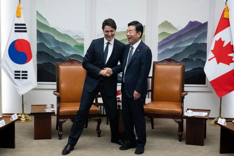 Justin Trudeau cu Kim Jin-pyo, în Coreea de Sud, Foto: Adrian Wyld / Zuma Press / Profimedia