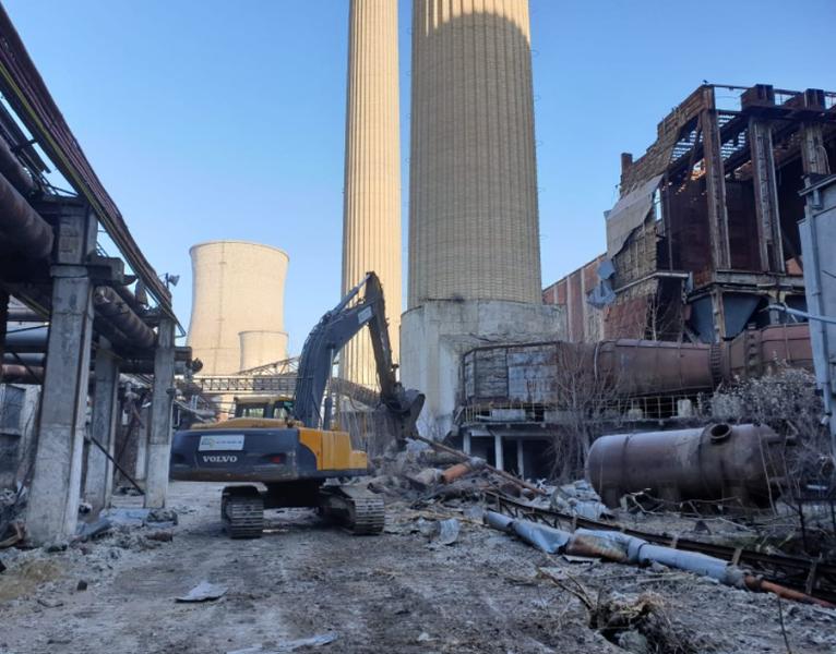 O parte din infrastructura termocentralei de la Doicești a fost demolată, Foto: Ceed Machinary