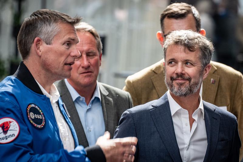 Andreas Mogensen (stanga), Foto: Emil Nicolai Helms / AFP / Profimedia Images