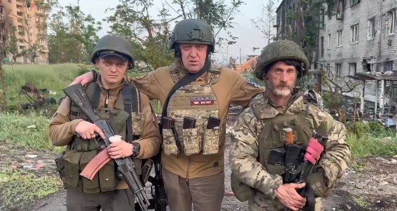 Evgheni Prigojin alături de luptători ruși din Bahmut, Foto: Captura Telegram
