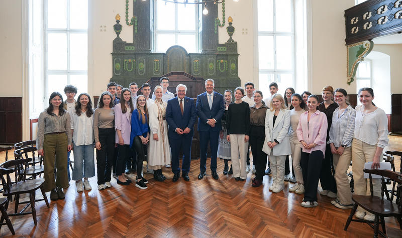 Klaus Iohannis cu elevi de la Colegiul National Brukenthal, Foto: Presidency.ro