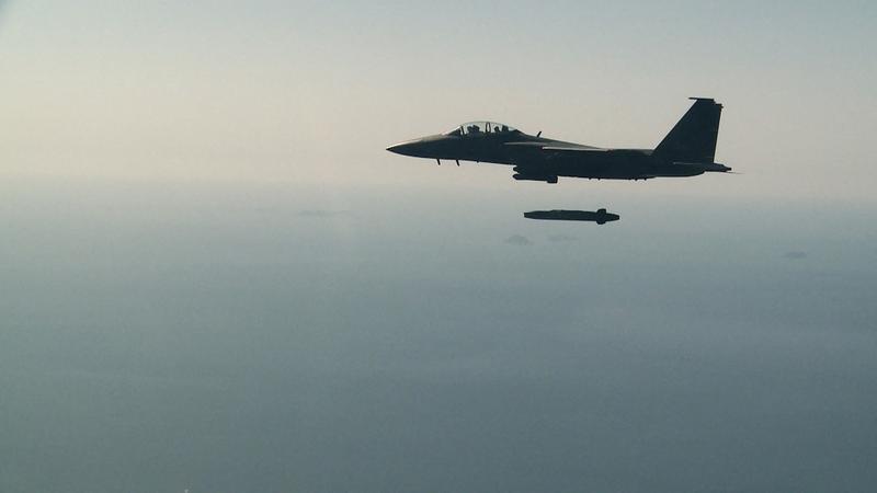 Avion de vânătoare care lansează o rachetă cu rază lungă de acțiune Taurus, Foto: Handout / AFP / Profimedia