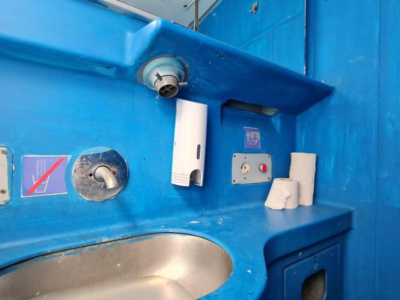 Intr-o toaleta de tren, Foto: Vlad Barza / HotNews.ro