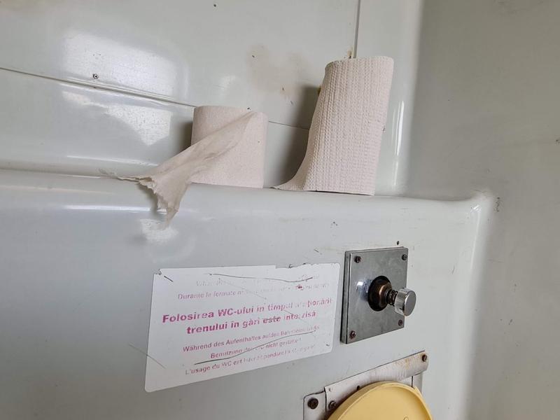 Intr-un WC din tren, Foto: Vlad Barza / HotNews.ro