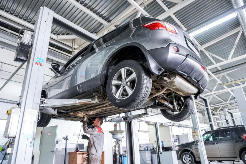 Nissan Qashqai in service, Foto: Alexandr Blinov / Dreamstime.com