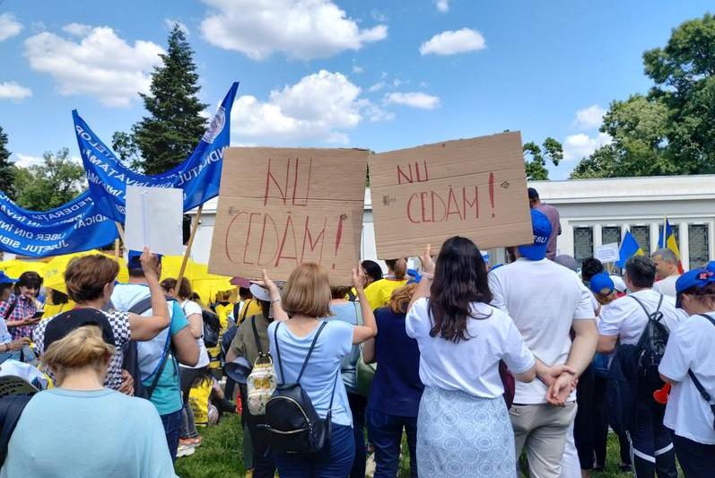 Mesajele profesorilor care protesteaza la Cotroceni, Foto: Hotnews / Adrian Vasilache