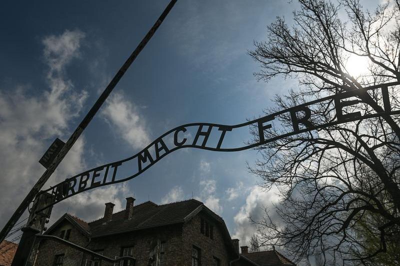 Lagarul Auschwitz si lozinca de la intrare - Arbeit macht frei, Foto: Artur Widak/NurPhoto / Shutterstock Editorial / Profimedia