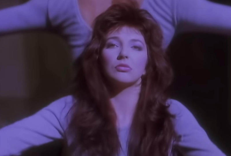 Kate Bush in videoclipul piesei „Running Up That Hill”, Foto: PLANET PHOTOS / Planet / Profimedia
