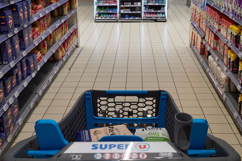 Limitarea adaosului comercial la alimentele de bază, prelungită cu încă 3 luni