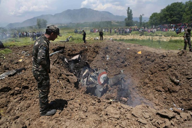 Avionul MiG-21 este supranumit „sicriul zburător” de presa indiană din cauza multiplelor accidente în care a fost implicat în ultimii ani, Foto: Dar Yasin / AP / Profimedia