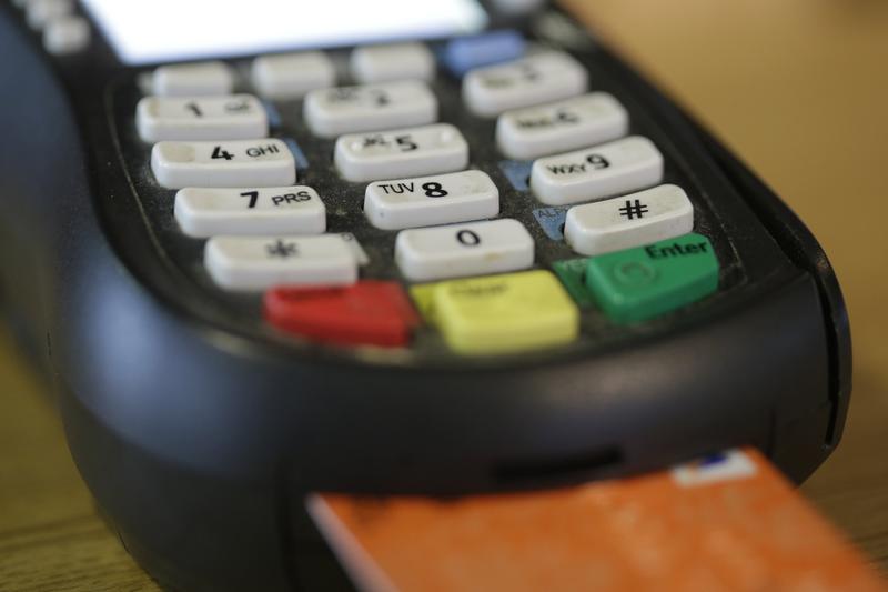 Plata prin POS, Foto: INQUAM Photos / Octav Ganea