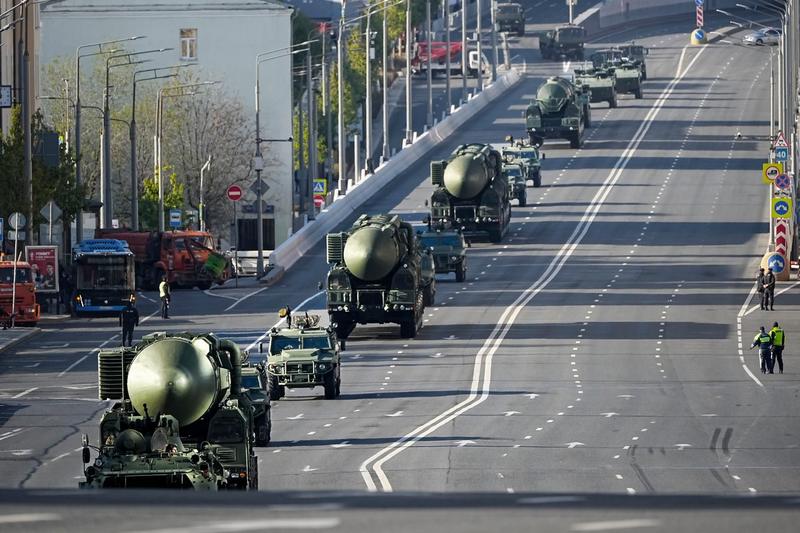 Rachete balistice rusești RS-24 Yars se îndreaptă spre Piața Roșie din Moscova pentru a participa la o repetiție generală pentru parada militară de Ziua Victoriei, Foto: AP / AP / Profimedia